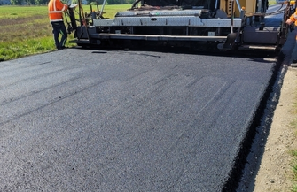 Ostatnia faza przebudowy drogi w Puszczy prawie zakończona. Wkrótce pojedziemy nowym asfaltem