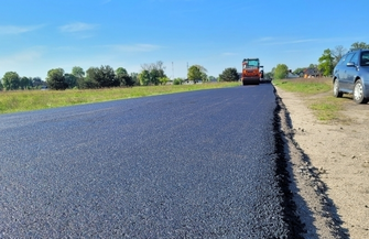 Ostatnia faza przebudowy drogi w Puszczy prawie zakończona. Wkrótce pojedziemy nowym asfaltem