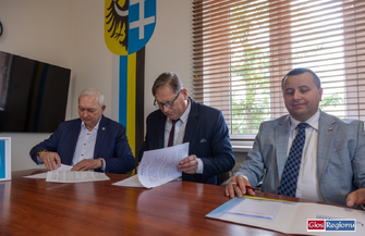 Podpisano umowęna modernizację budynku zaplecza sali gimnastycznej w I LO we Wschowie