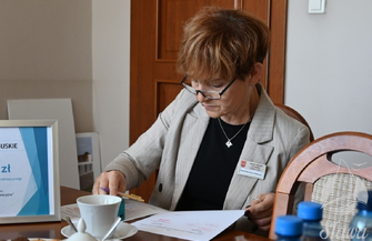 Umowa podpisana 100 tys. zł dofinansowania na miniboisko wielofunkcyjne w Sławie