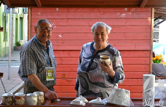 Jarmark Produktu Lokalnego otwarty Na Starym Rynku w Sławie jest z czego wybierać FOTO