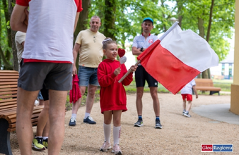 Bieg patriotyczny w Parku Wolsztyńskim. Uczestnicy w barwach narodowych uczcili Dzień Flagi