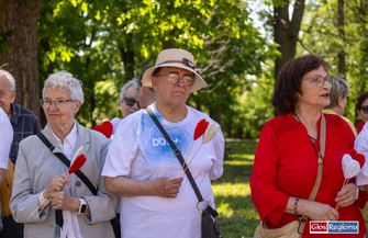 Wschowa świętuje Dzień Flagi. Mieszkańcy oddali hołd narodowym barwom