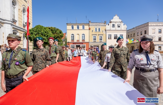 Wschowa świętuje Dzień Flagi. Mieszkańcy oddali hołd narodowym barwom