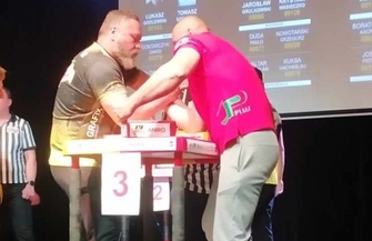 Reprezentant Sławy na Mistrzostwach Polski w Siłowaniu na Rękę. Jak poradził sobie Mateusz Biernat