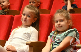 Przedszkolaki wystąpiły w Kinie Żeglarz. Spektakl Jestem Przyjacielem Zwierząt