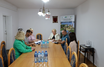 Podpisano umowęna remont placu przy szkole w Starych Drzewcach - co się zmieni