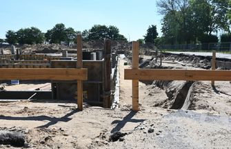 Modernizacja stadionu w Sławie nabiera tempa. Właśnie wylano beton pod fundamenty