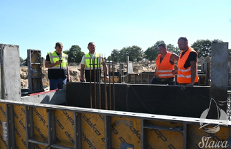 Modernizacja stadionu w Sławie nabiera tempa. Właśnie wylano beton pod fundamenty