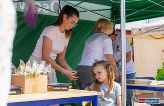 Strefa zabaw i loteria fantowa wywołały setki uśmiechów Gminny Dzień Dziecka we Wschowie FOTO