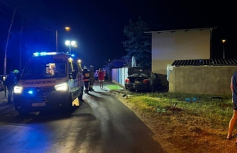 Pijany kierowca BMW uderzył w dom w Boszkowie. Miał ponad 3 promile alkoholu