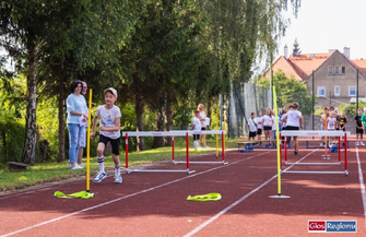 Uczniowie SP1 wzięli udział w Masowym Biegu Ulicznym. To szkolna tradycja która odbywa sięod 18 lat