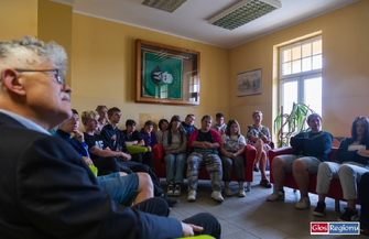 Poseł Józefaciuk odwiedził SOSW. Szkoła nie jest miejscem na politykowanie