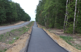 Rozbudowa drogi Sława-Lipinki nabiera tempa. Ścieżka pieszo-rowerowa już niemal gotowa