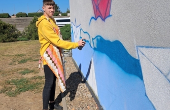 SOSW chwali się nowym kolorowym muralem. Autorkąjest Joanna Lewandowska