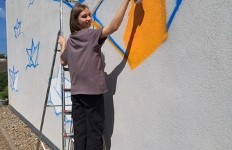 SOSW chwali się nowym kolorowym muralem. Autorkąjest Joanna Lewandowska