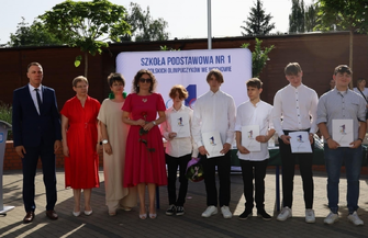 Zakończenie roku szkolnego w SP1. Burmistrz Antkowiak Życzę Wam bezpiecznych i udanych wakacji