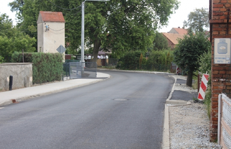 Finisz prac przy przebudowie drogi powiatowej w Lginiu. Mieszkańcy odliczają dni