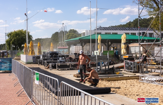 Trwająostatnie przygotowania przed Rap Stacją. Scena jużstoi FOTO