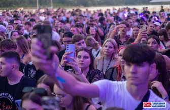 Festiwal Rap Stacja 2024 rozpoczęty. Tłumy nad Jeziorem Sławskim ZDJĘCIA