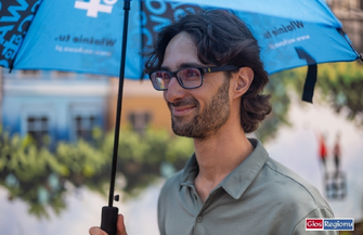 Tytus Brzozowski odwiedził Wschowę. Artysta podziwiał swój mural