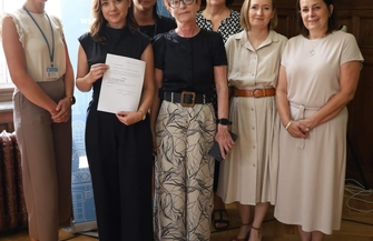 Nowi nauczyciele mianowani w gminie Wschowa. Zaświadczenia odebrało 11 osób