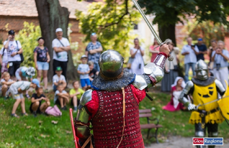 Jako Wschowa w czasie się cofnęła a lud łuki nad owe śmieszne pudełka zwane smartfonami przedkładał