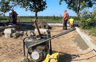 Bez przerw w budowie ścieżki rowerowej. Na trasie Wschowa-Hetmanice prace idą pełną parą