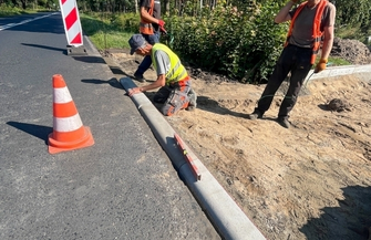 Bez przerw w budowie ścieżki rowerowej. Na trasie Wschowa-Hetmanice prace idą pełną parą