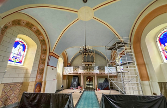 Wnętrze kościoła filialnego pw. Św. Jadwigi Śląskiej w Goli odzyskuje dawny blask