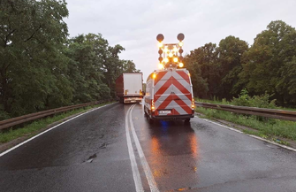 Czołówka na wiadukcie we Wschowie. Droga krajowa była zablokowana FOTO