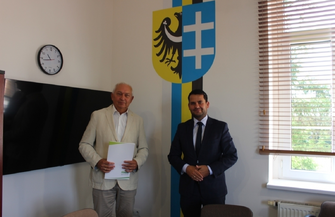 Starosta Wschowski podpisał umowę z KOWR. Bitwa Regionów na Dożynkach Powiatowo-Gminnych w Krzepielowie