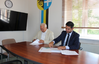 Starosta Wschowski podpisał umowę z KOWR. Bitwa Regionów na Dożynkach Powiatowo-Gminnych w Krzepielowie