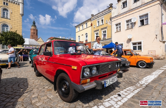 Klasyczne pojazdy znów na wschowskim rynku. Retro Rynek pamięci Tivisa FOTO