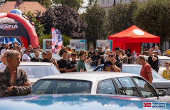Klasyczne pojazdy znów na wschowskim rynku. Retro Rynek pamięci Tivisa FOTO