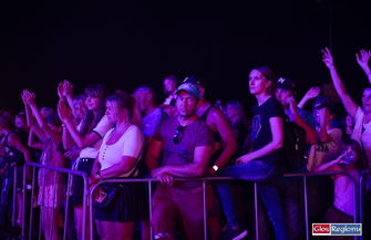 Pożegnanie lata nad Jeziorem Sławskim. Gwiazdy disco rozgrzały publiczność ZDJĘCIA