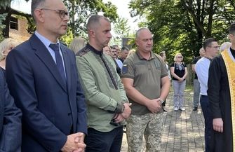 Wschowa solidarna z Ukrainą. Burmistrz Antkowiak uczcił Dzień Niepodległości w Delatynie