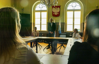 Nauczyciele z Gminy Wschowa odebrali awanse. Od Was zależy przecież los młodego pokolenia