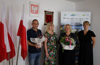 Kto poprowadzi szkołę w Jędrzychowicach a kto w Starych Drzewcach Nominacje dyrektorskie wręczone