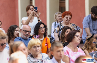 Teresa Lipowska spotkała się z mieszkańcami Wschowy. Ja przychodzę a tu pół miasta VIDEO