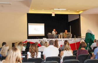 Teresa Lipowska w Szlichtyngowej. Najpierw Narodowe Czytanie potem spotkanie autorskie FOTO