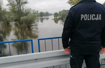 Wschowscy policjanci monitorują stan rzek. Starosta zwołał zespół zarządzania kryzysowego