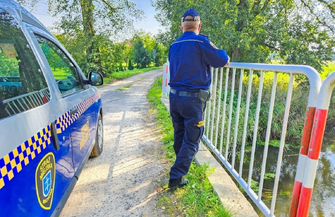Strażnicy miejscy monitorują Rów Polski w Czerlejewie. Zagrożenia brak