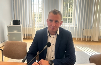 Kamil Grób złożył ślubowanie. Został najmłodszym radnym w historii powiatu wschowskiego
