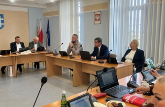 Kamil Grób złożył ślubowanie. Został najmłodszym radnym w historii powiatu wschowskiego