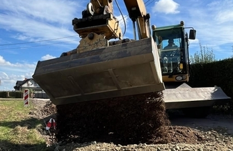 Nowa nawierzchnia w Siedlnicy. Trwająprace remontowe na drodze gminnej