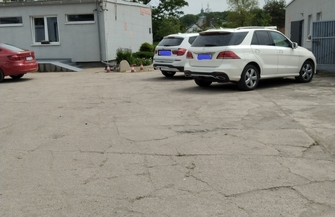 Nowy plac parkingowy przy szkole w Starych Drzewcach. Prace dobiegają końca