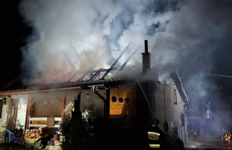 Ogień zniszczył dom w Kuźnicy Głogowskiej. Rodzina zdążyła uciec