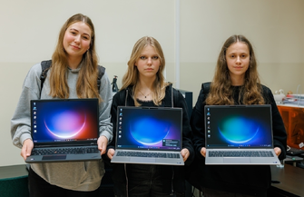 I LO we Wschowie z laboratorium AI. Lekcję pokazowąprzegotowali pracownicy Intela