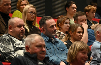 Stand-up na pomoc Adasiowi. Karp rozbawił publiczność w Sławie
